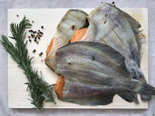 Семга паутинка: Камбала камчатская вяленая с икрой