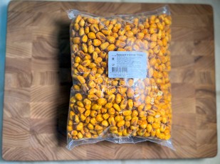 Мучные полоски МАЛИНОВЫЕ со вкусом острых бараньих рёбрышек 76 гр: Кукуруза жареная 