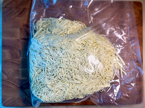Сырный продукт ФЕРМЕРСКИЙ паутинка  укроп/чеснок в Костроме