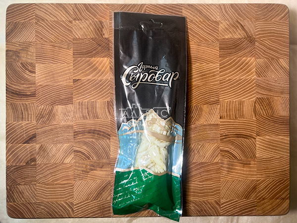 Сыр 100 гр ГОРНЫЙ СЫРОВАР (Косичка с укропом и чесноком) в Костроме