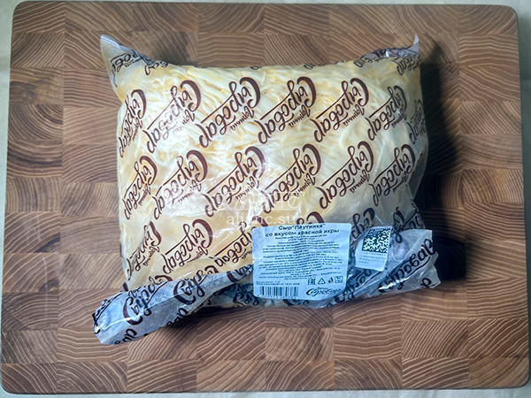 Сыр 1 кг ГОРНЫЙ СЫРОВАР (Паутинка со вкусом красной икры) в Костроме