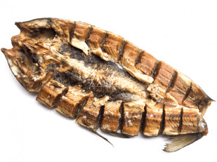 Тюлька вяленая: Сом (бабочка) холодного копчения